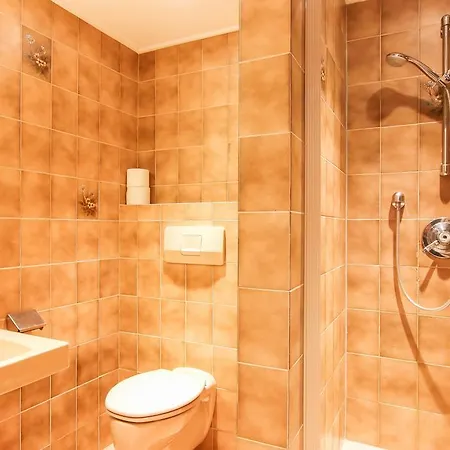 Bed and Breakfast Heli's 4*